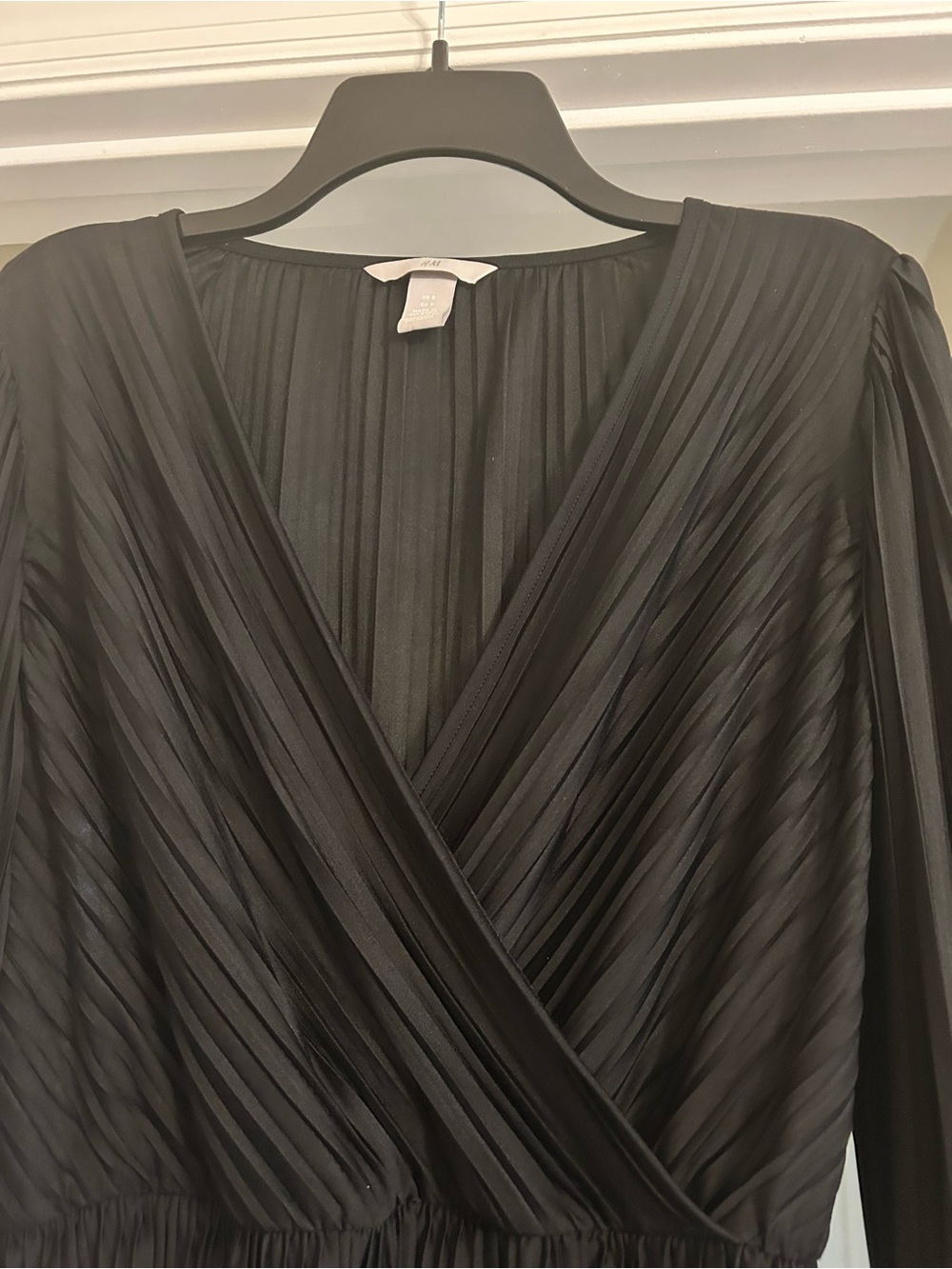 H&M Pleated Plunge Neck Black Size Small Long Sleeve Blouse - Picture 3 of 4